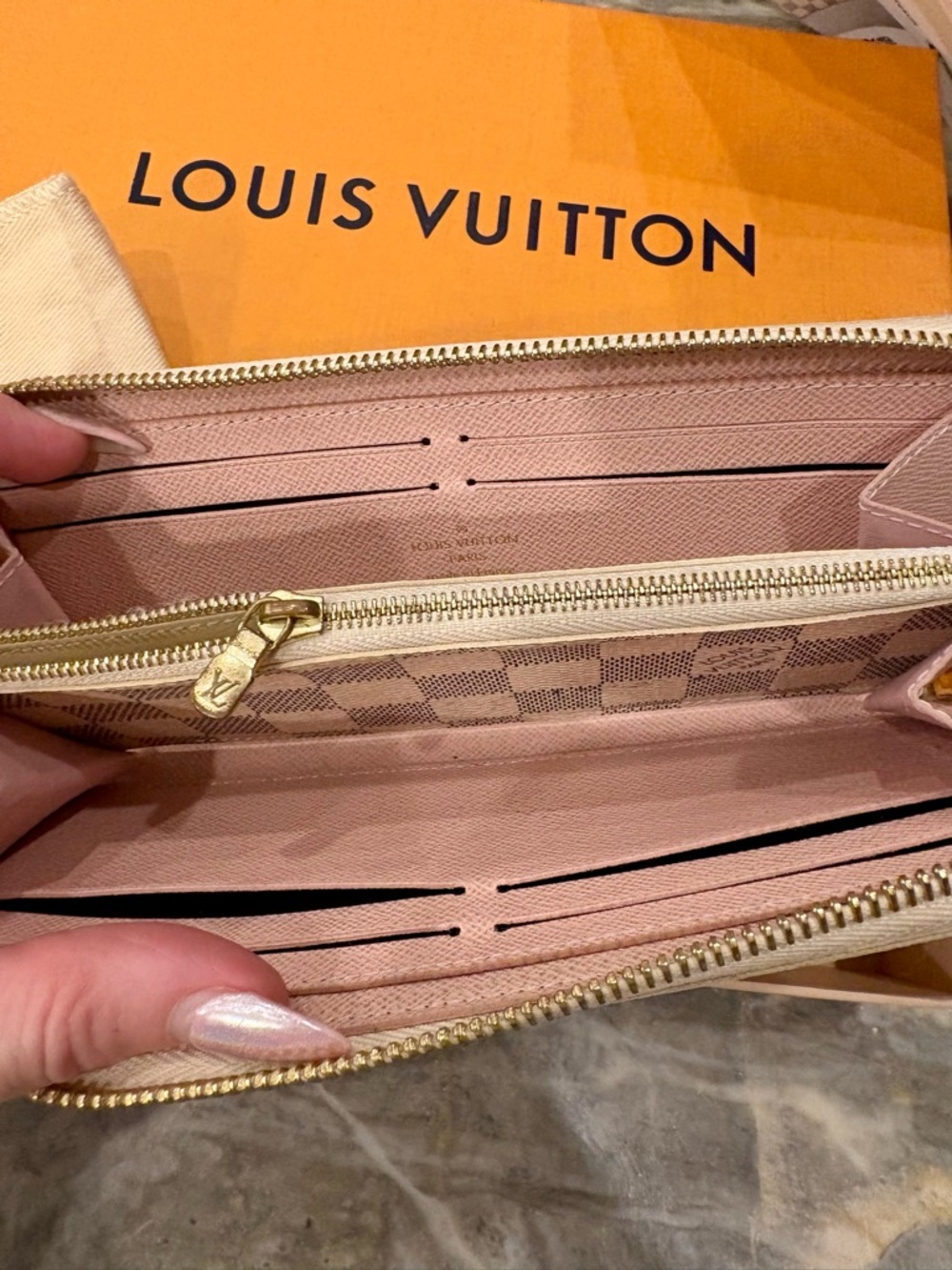 Louis Vuitton Clemence Damier Azur Zippy Wallet in Cream Check PINK Interior COA - Picture 2 of 16